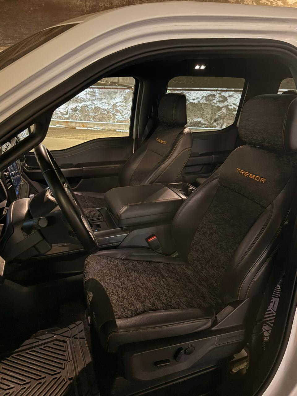 
								2023 F-150 Tremor completo									