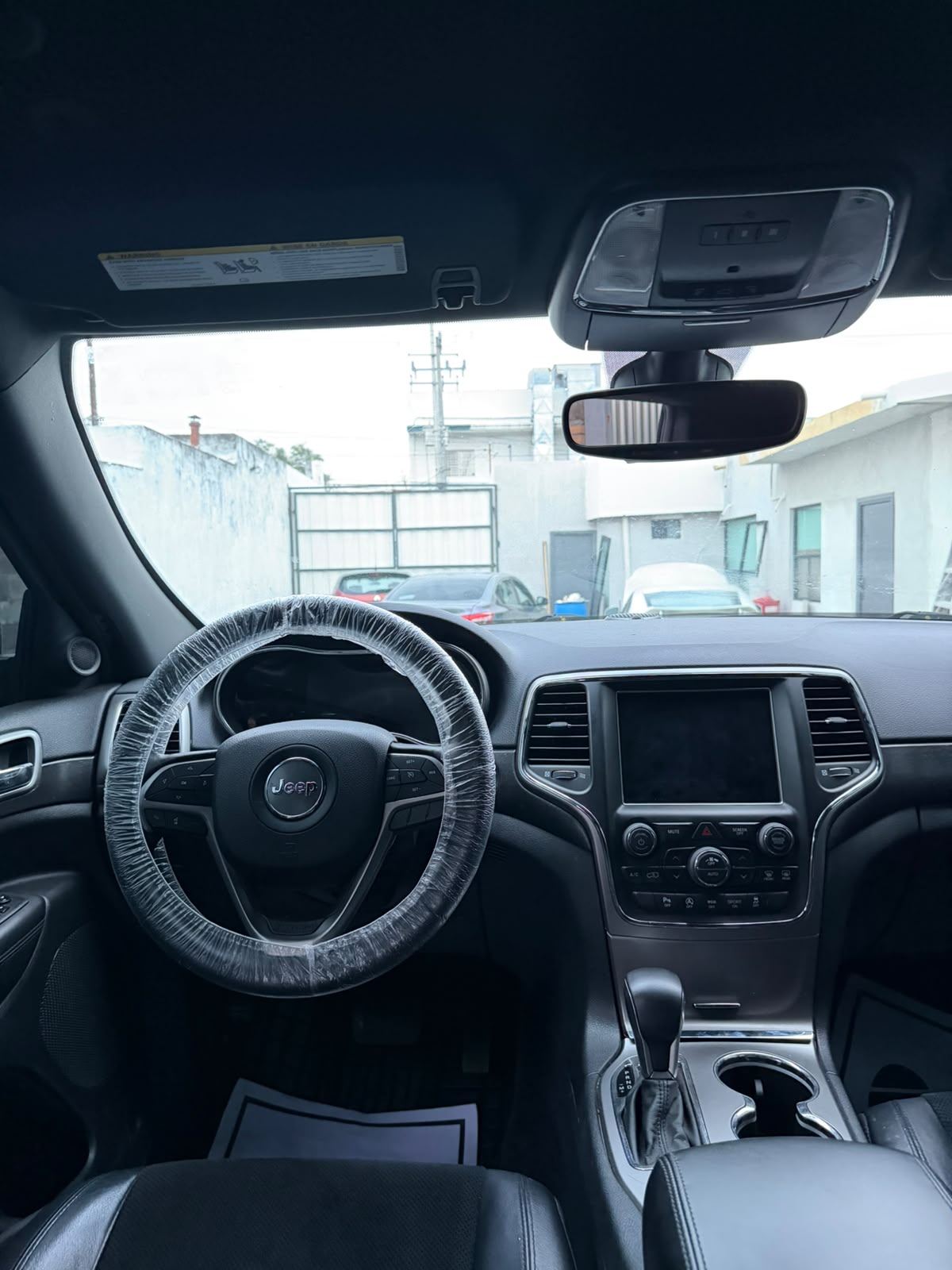 
								Jeep Grand Cherokee Altitude 2018 completo									