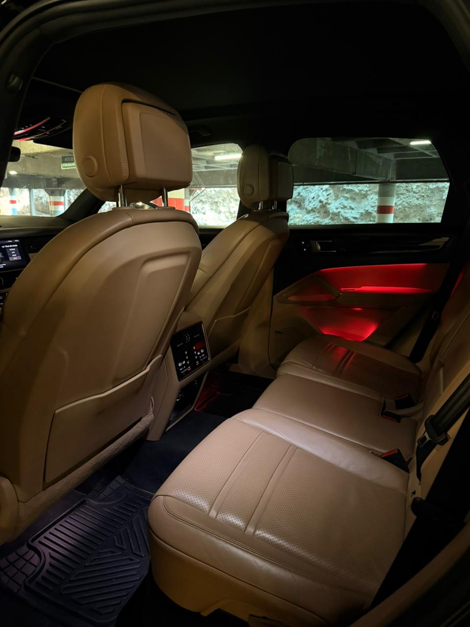 
								Porsche Cayenne S 2019 completo									