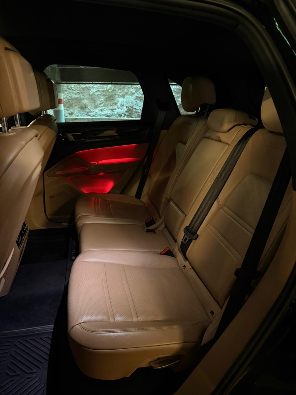 
								Porsche Cayenne S 2019 completo									