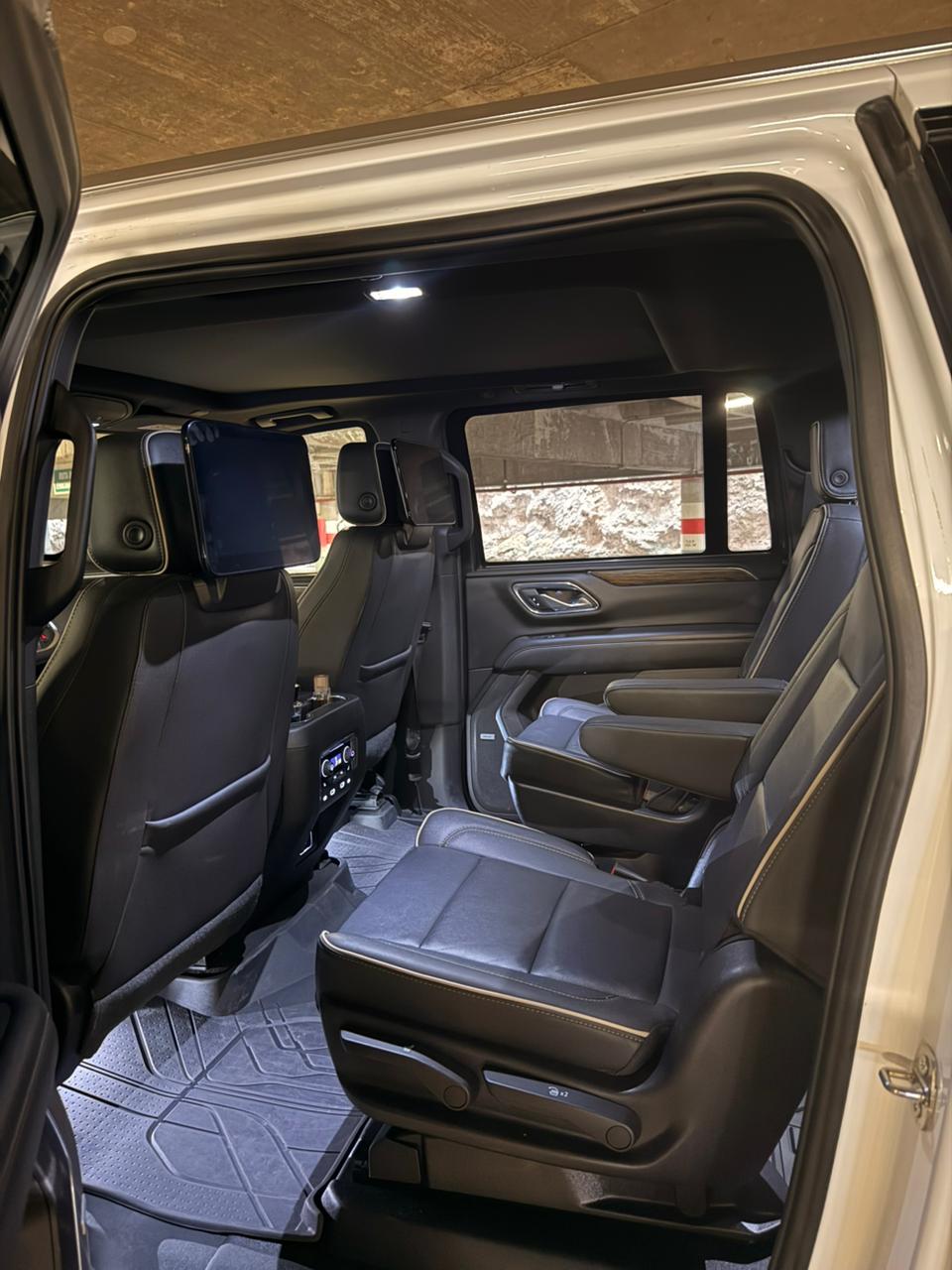 
								Chevrolet Suburban Premier 2023 III Plus completo									