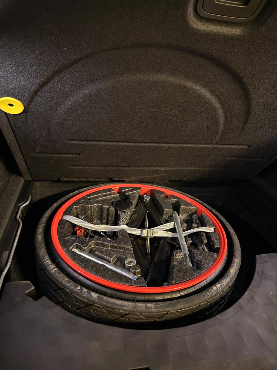 
								Porsche Cayenne S 2019 completo									