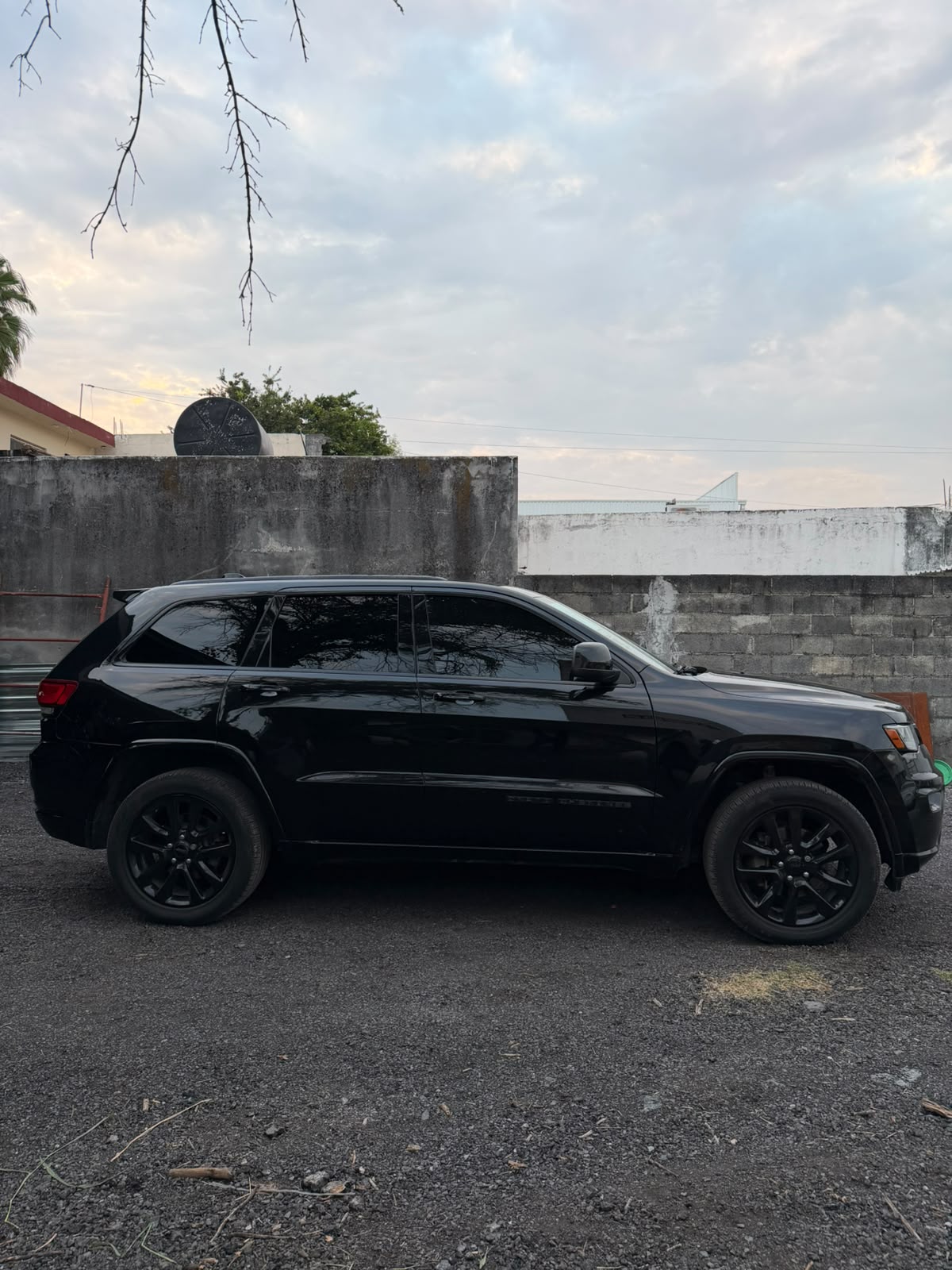 
								Jeep Grand Cherokee Altitude 2018 completo									