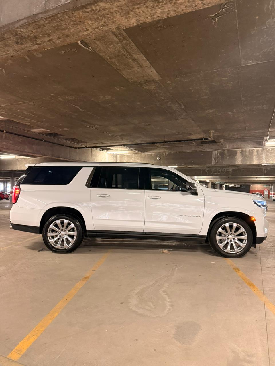 
								Chevrolet Suburban Premier 2023 III Plus completo									