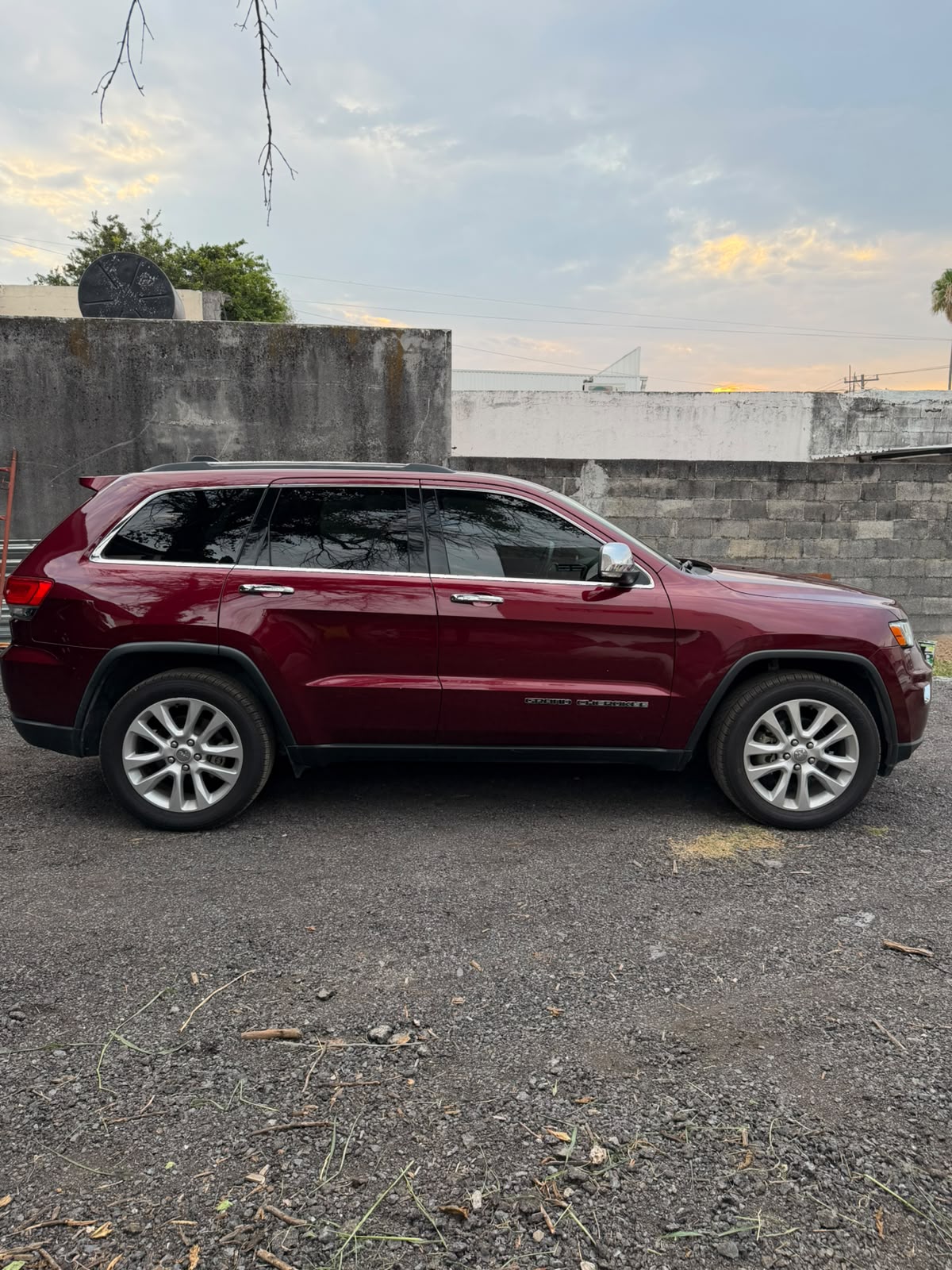 
								Jeep Grand Cherokee Limited 2017 completo									