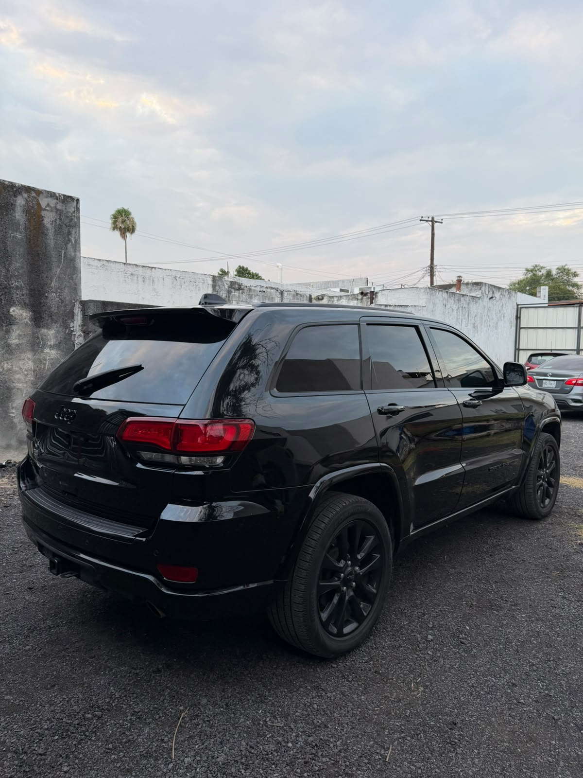 
								Jeep Grand Cherokee Altitude 2018 completo									