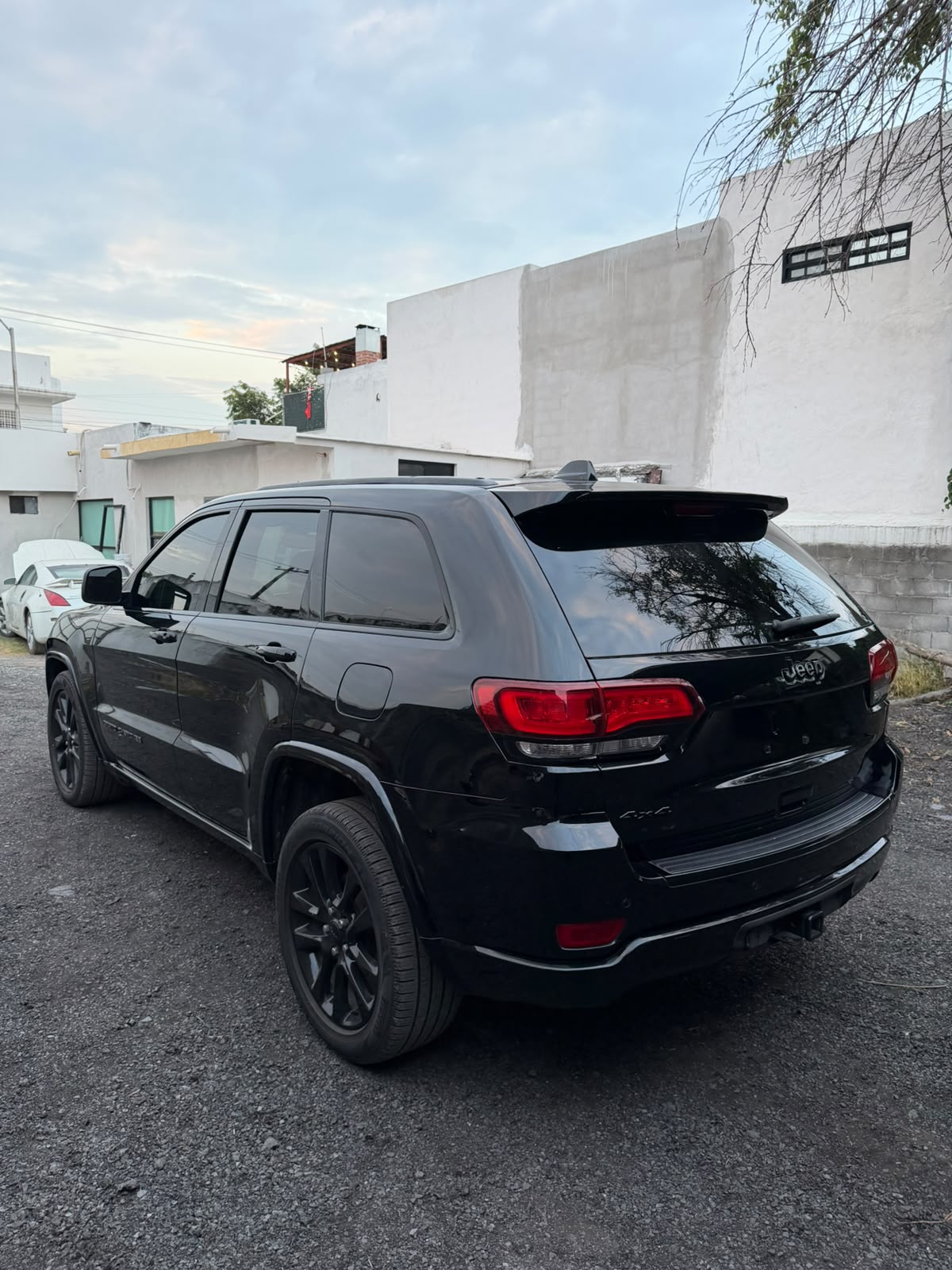 
								Jeep Grand Cherokee Altitude 2018 completo									