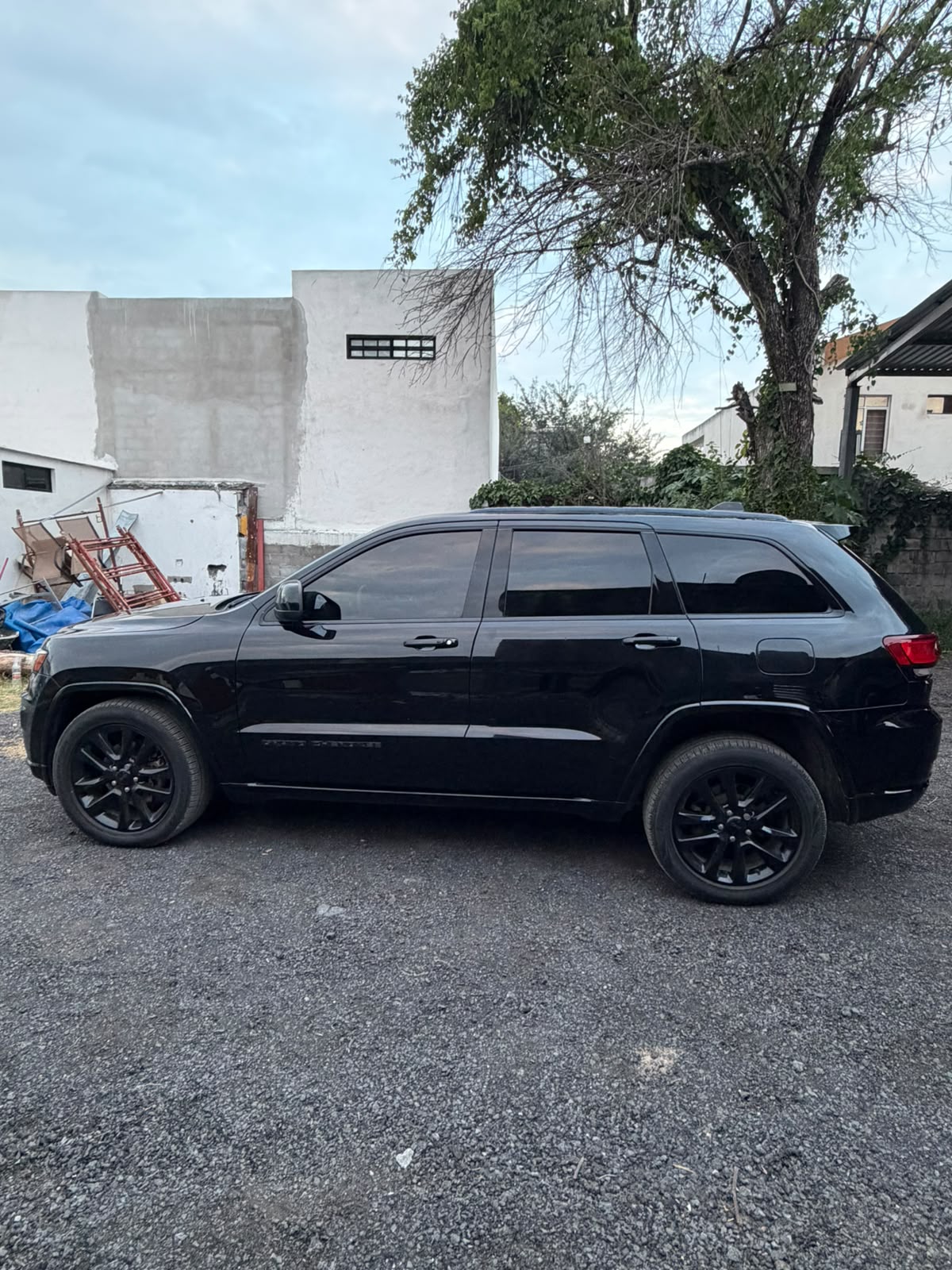 
								Jeep Grand Cherokee Altitude 2018 completo									