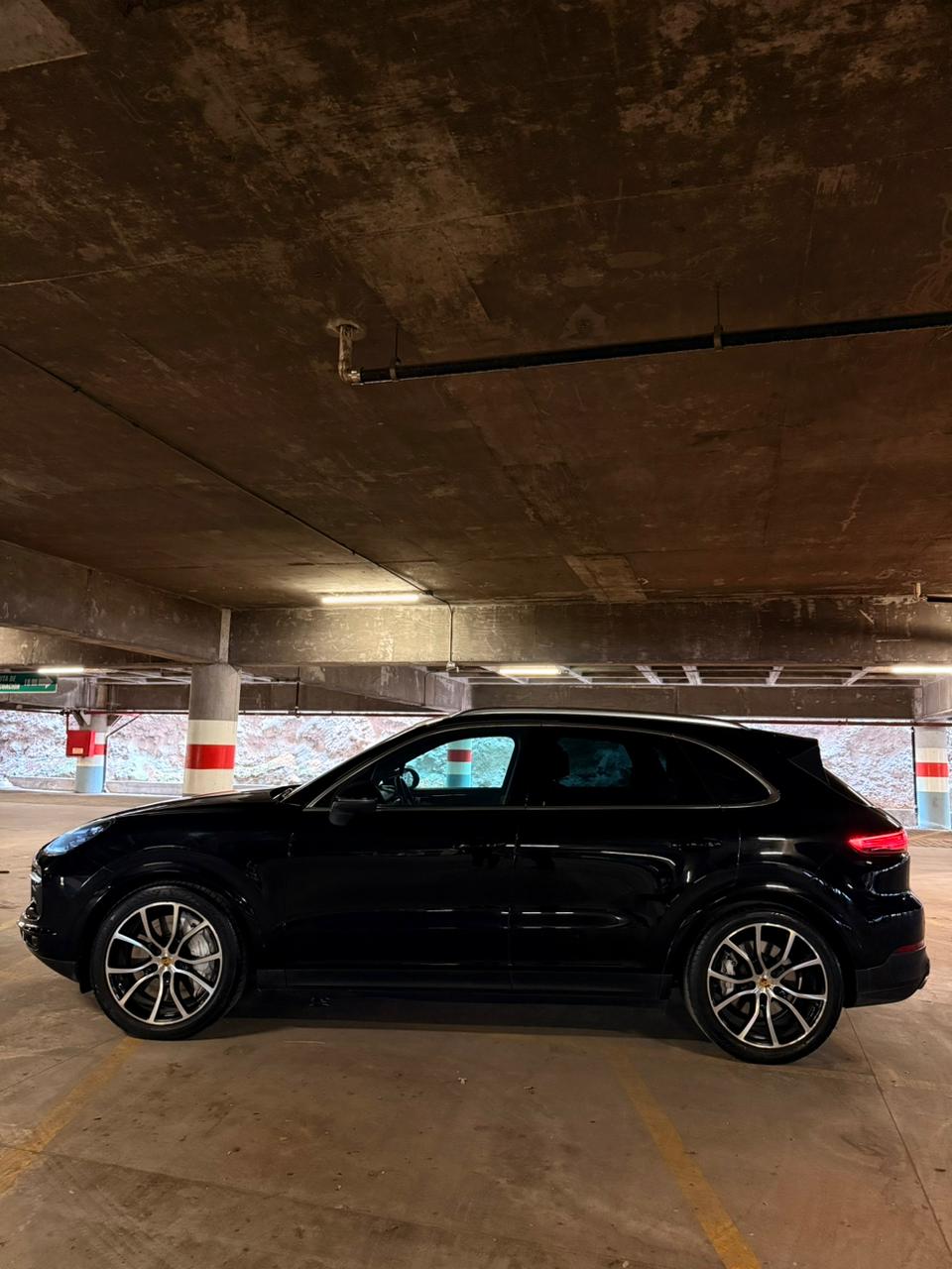 
								Porsche Cayenne S 2019 completo									