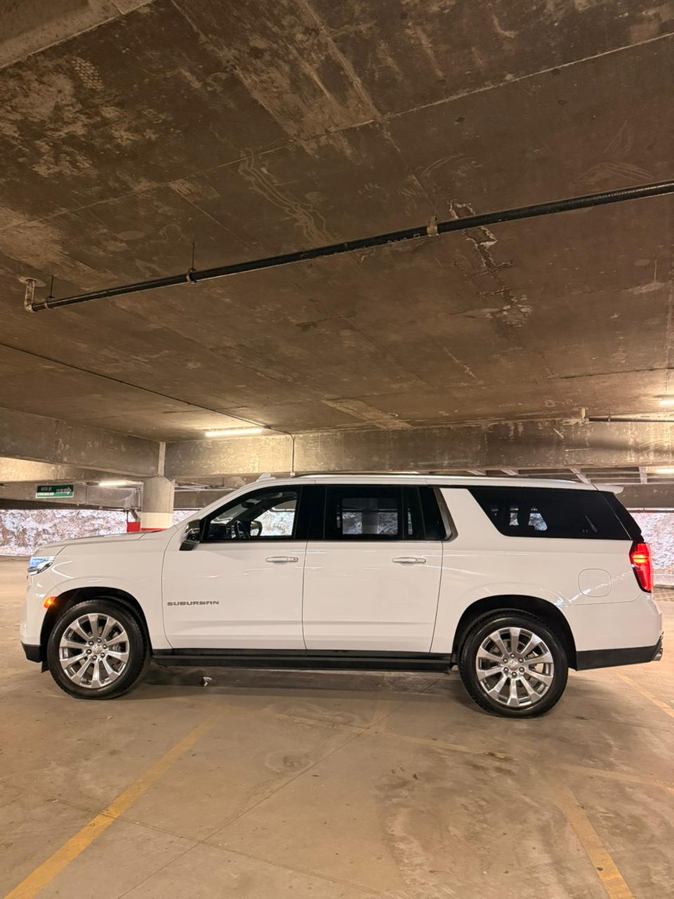 
								Chevrolet Suburban Premier 2023 III Plus completo									