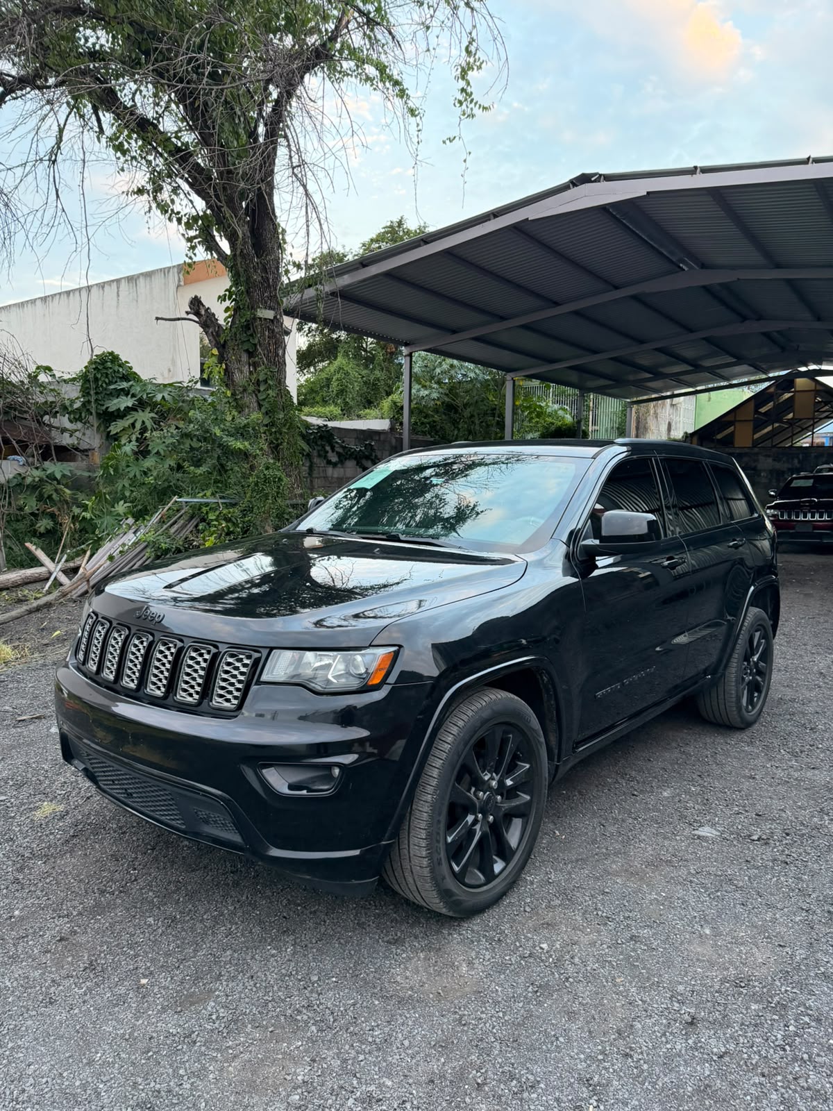 
								Jeep Grand Cherokee Altitude 2018 completo									