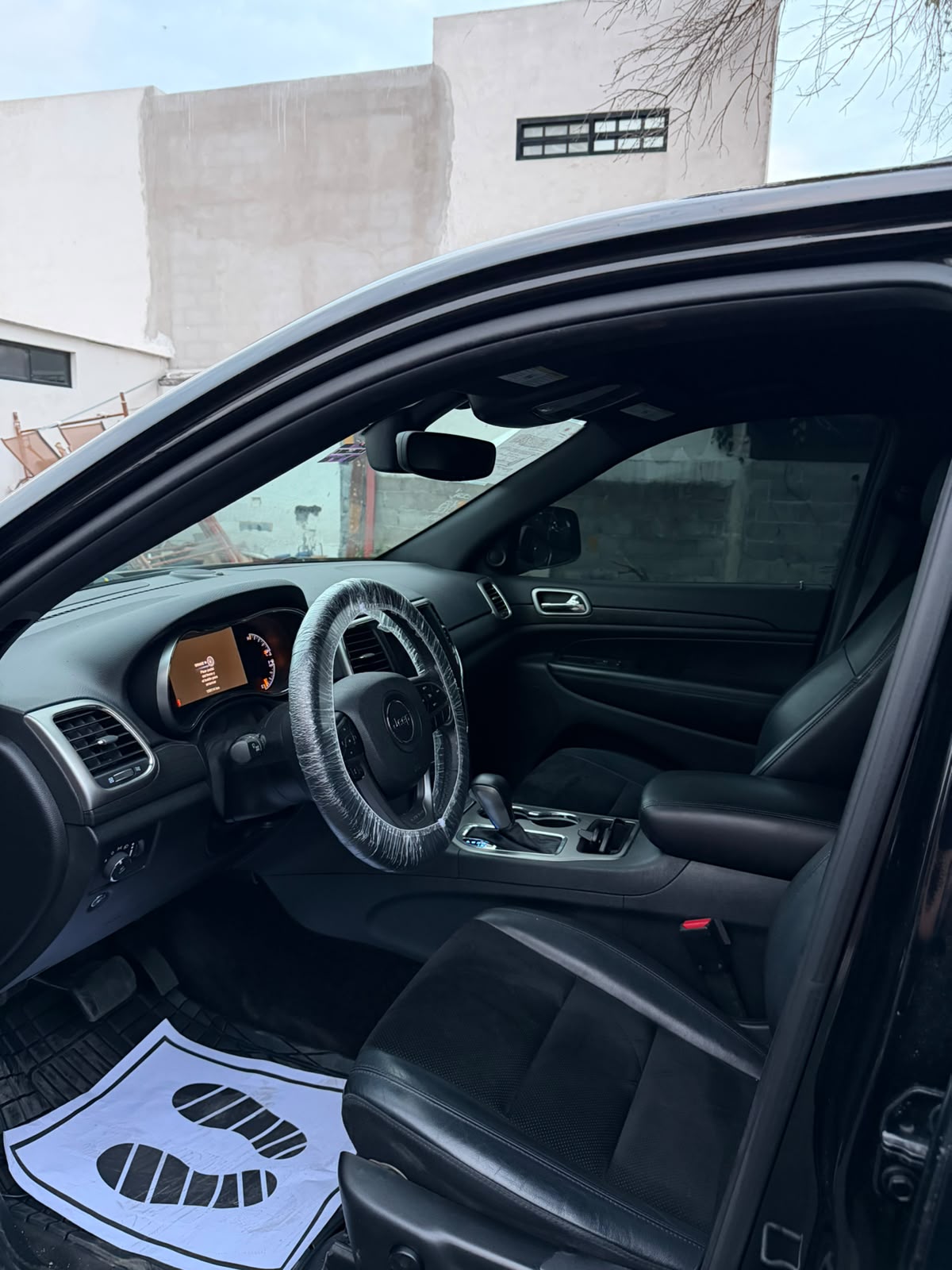 
								Jeep Grand Cherokee Altitude 2018 completo									